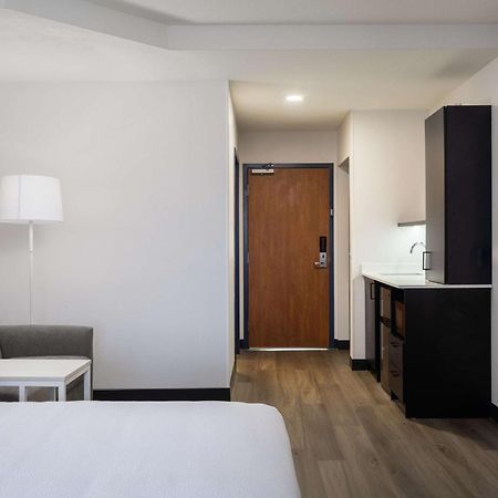 Spark By Hilton Guelph Bagian luar foto