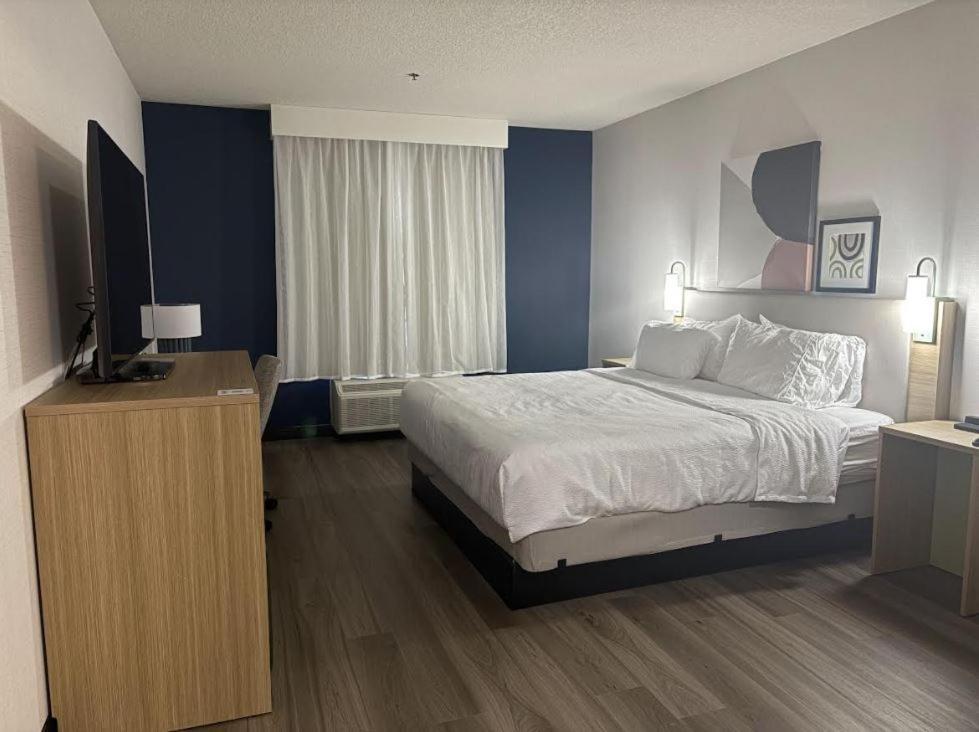 Spark By Hilton Guelph Bagian luar foto