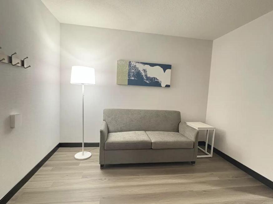 Spark By Hilton Guelph Bagian luar foto