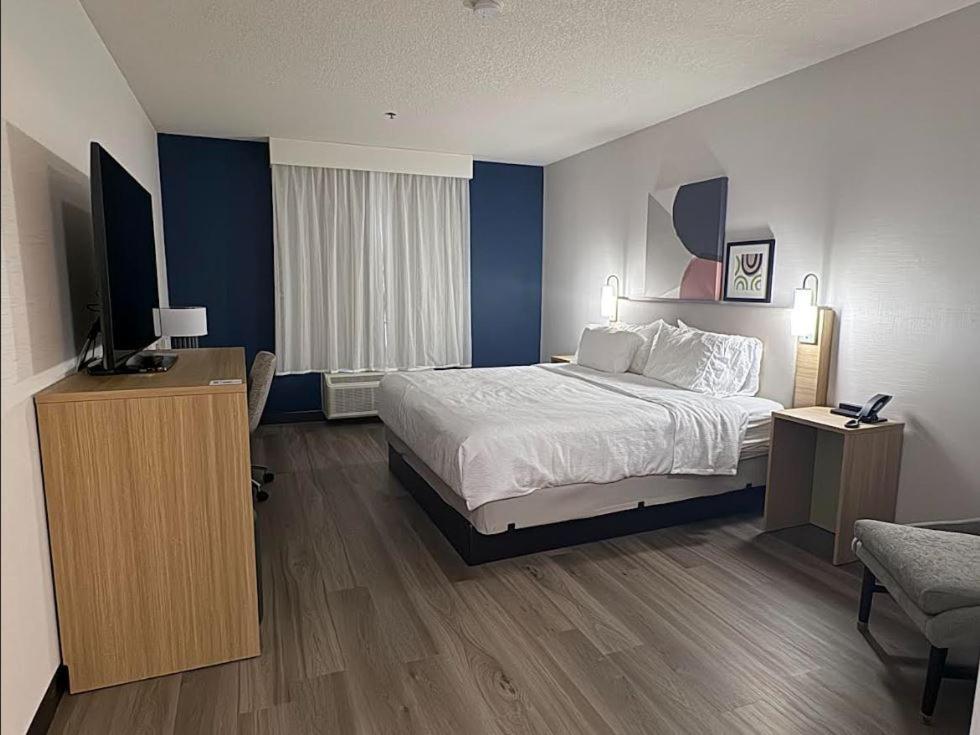 Spark By Hilton Guelph Bagian luar foto