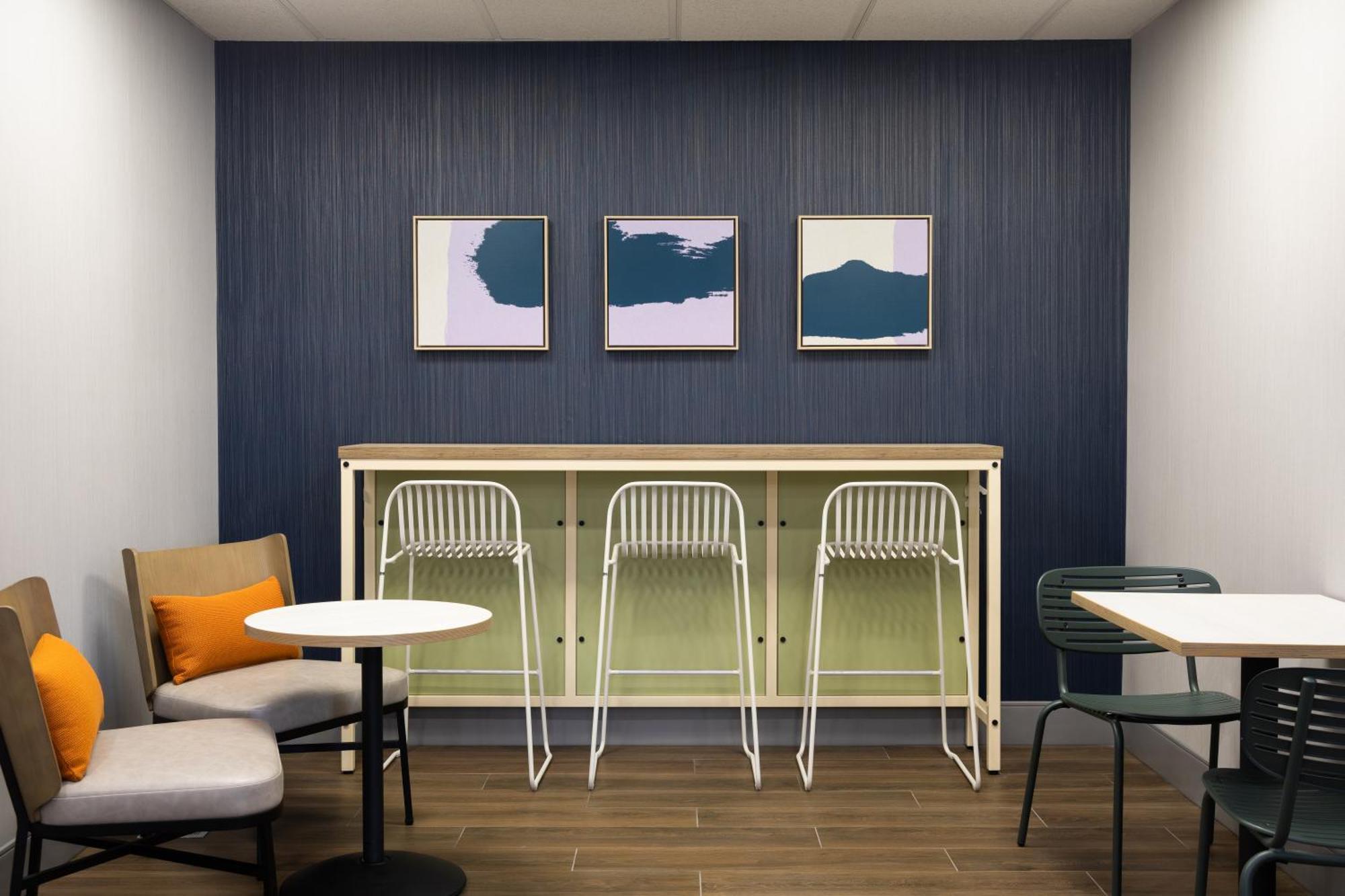Spark By Hilton Guelph Bagian luar foto