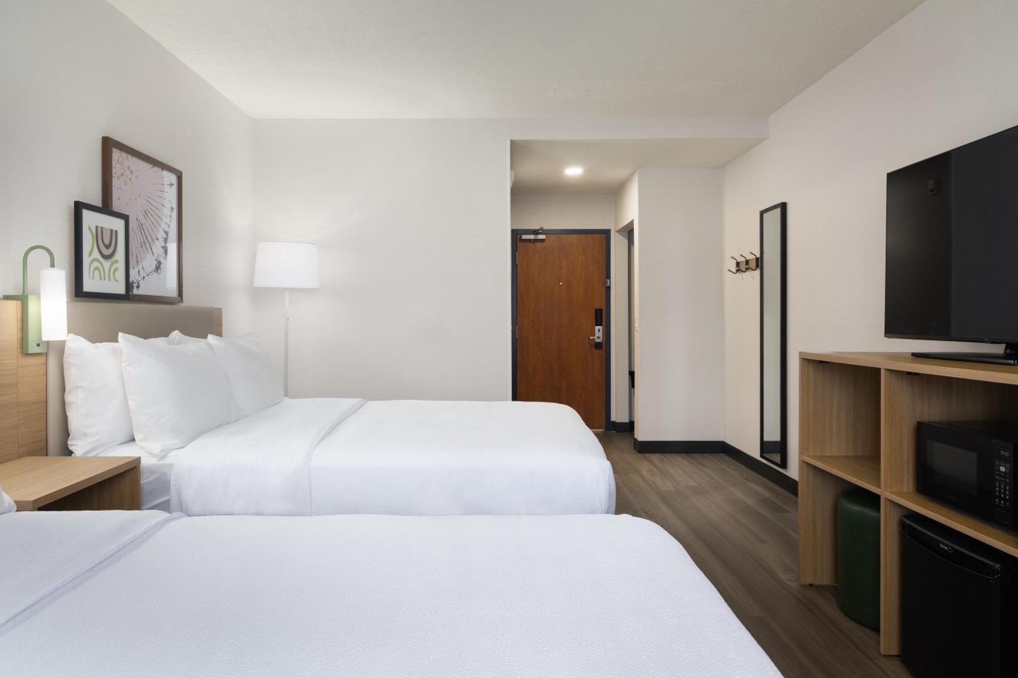 Spark By Hilton Guelph Bagian luar foto