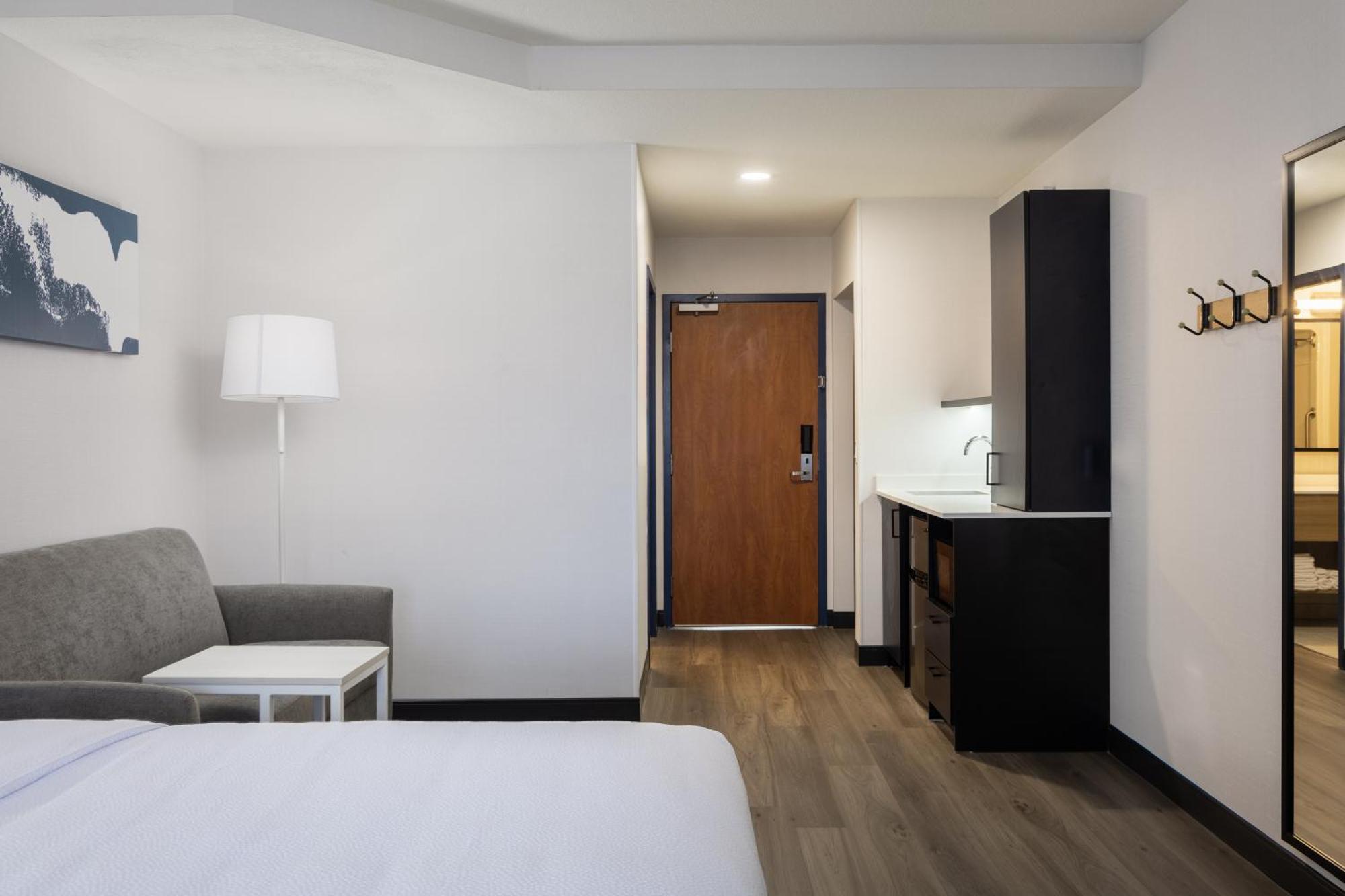 Spark By Hilton Guelph Bagian luar foto