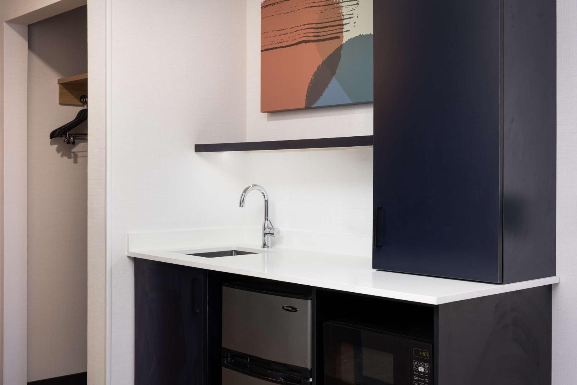 Spark By Hilton Guelph Bagian luar foto
