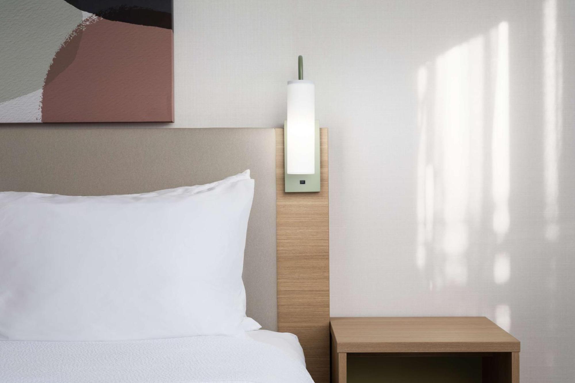 Spark By Hilton Guelph Bagian luar foto