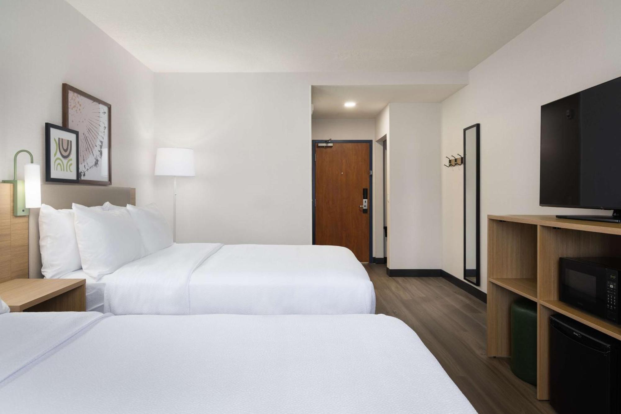 Spark By Hilton Guelph Bagian luar foto