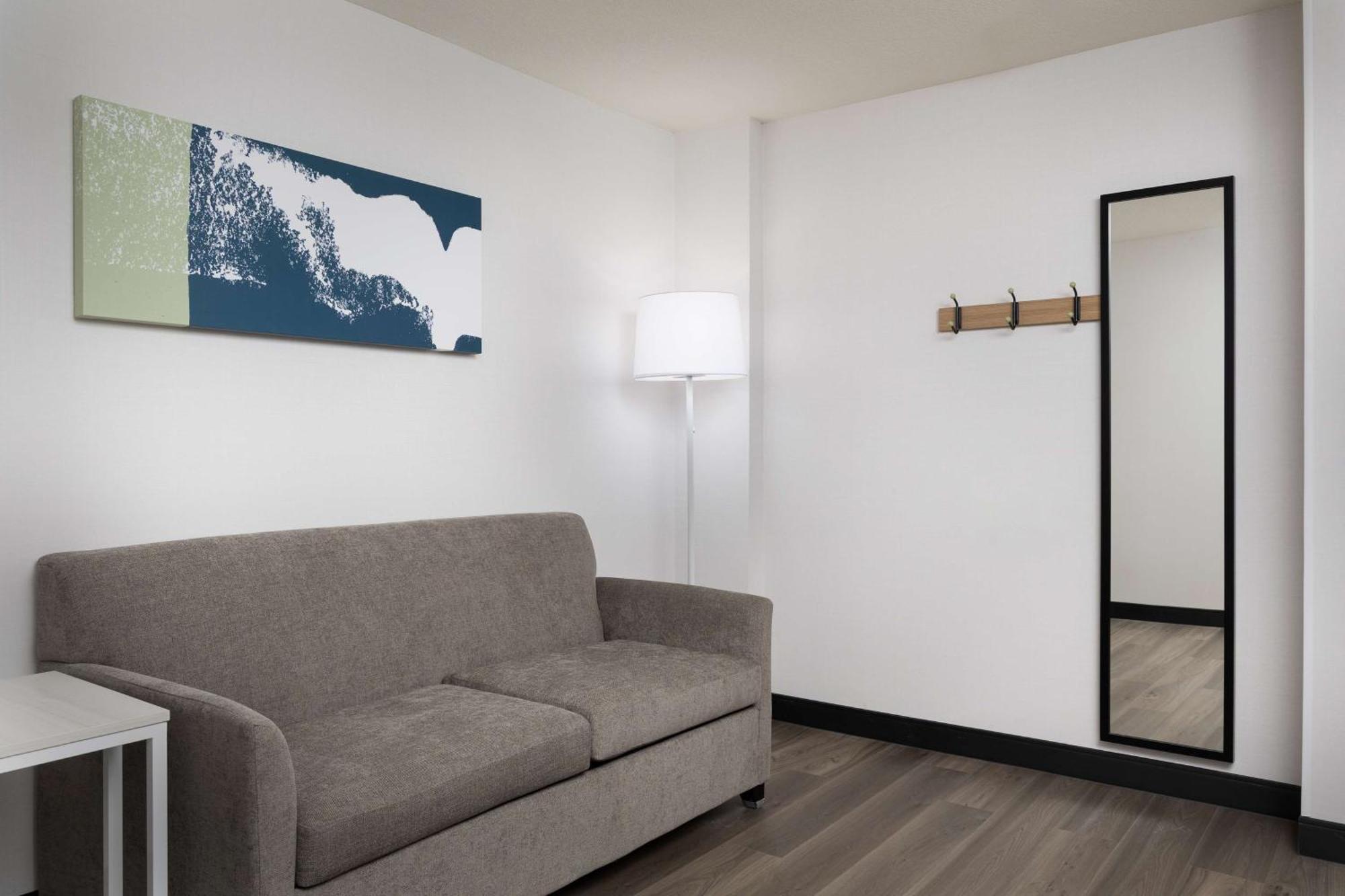 Spark By Hilton Guelph Bagian luar foto