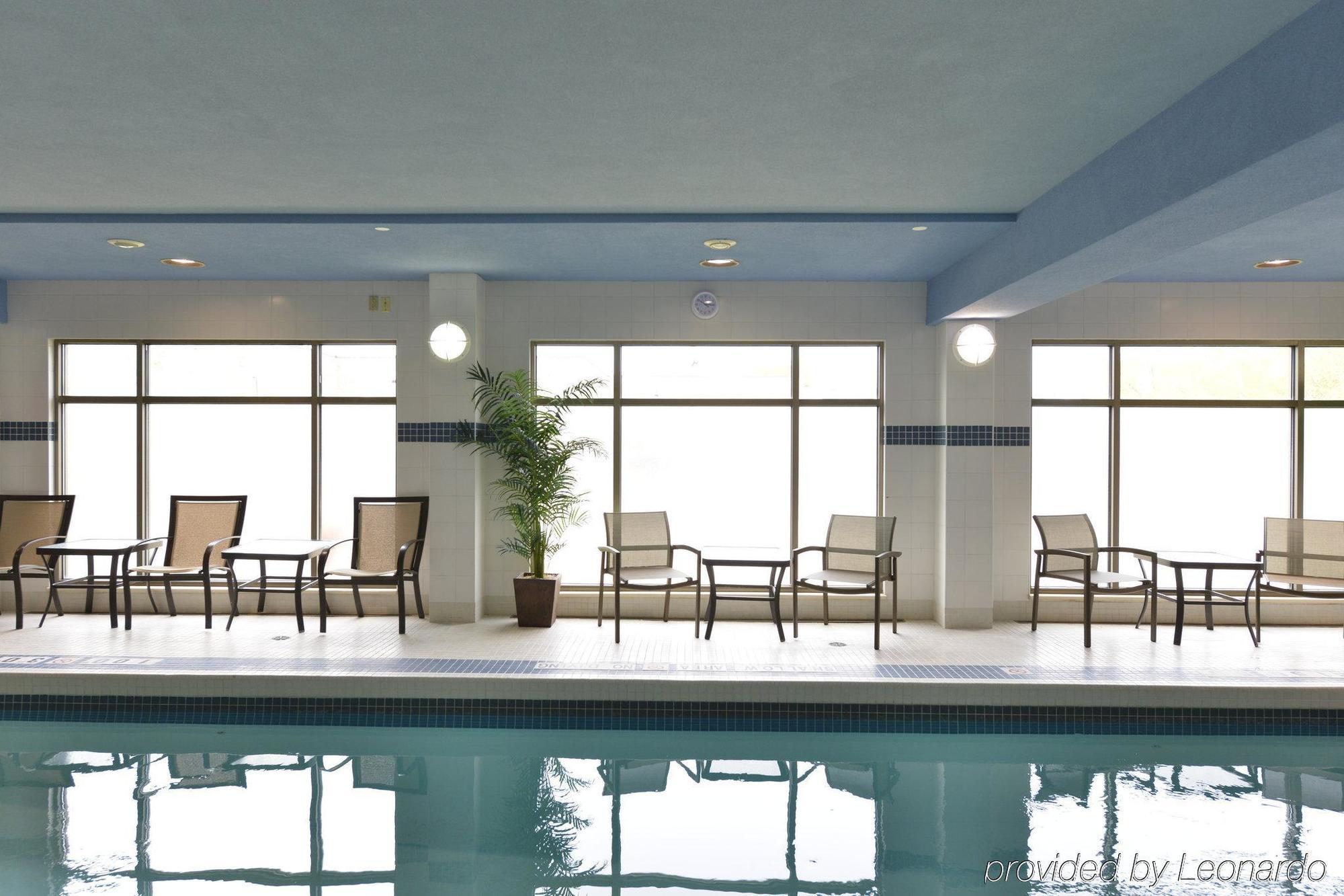Spark By Hilton Guelph Bagian luar foto